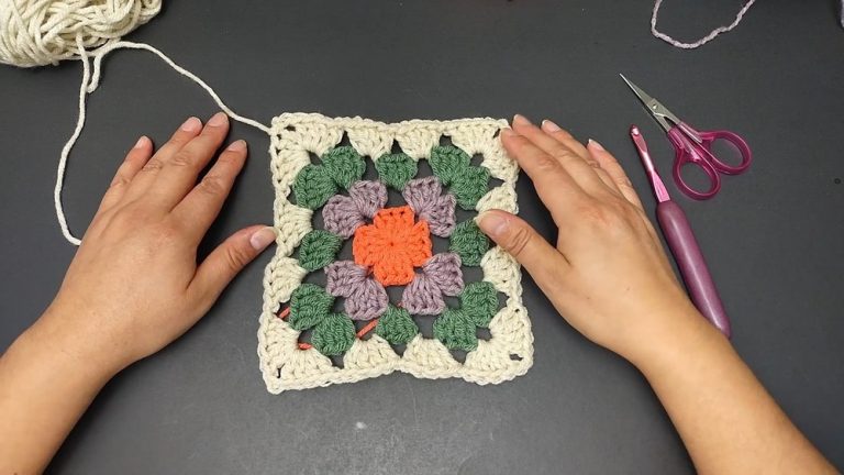 Simple & Easy Crochet Seamless Granny Square – Free Pattern