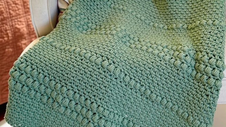Free Crochet Pattern: Moss & Puff Blanket For Cozy Autumn Wear