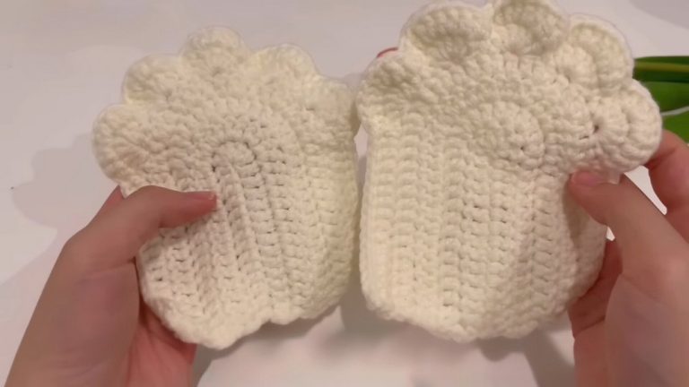 Cut Crochet Cat Paw Fingerless Gloves – Free Pattern