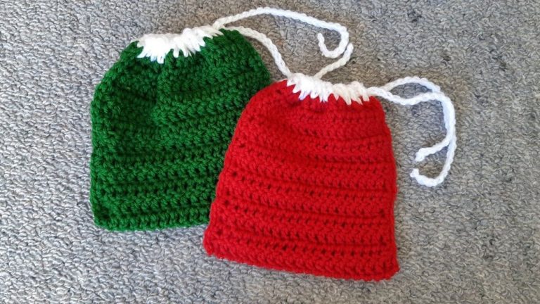 Easy Crochet Christmas Pouch Tutorial For Small Things