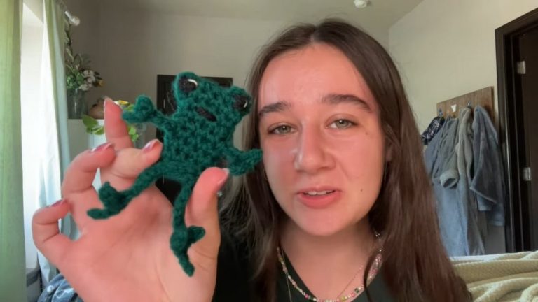 No-sew Crochet Tiny Frog Amigurumi Pattern For Kids Toys