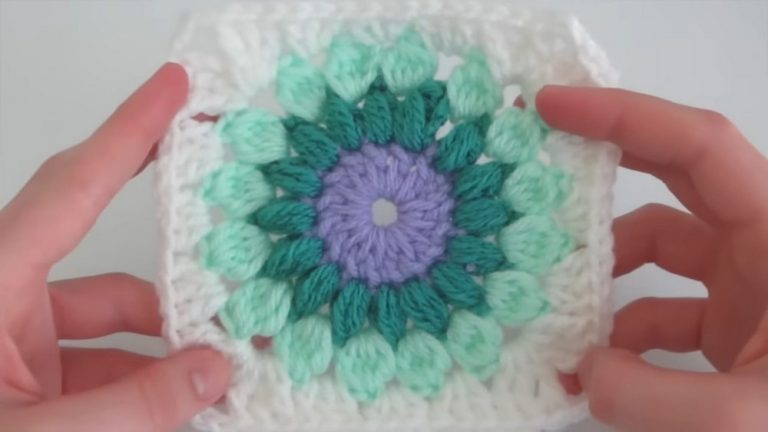 Crochet Starburst Granny Square Pattern            ok
